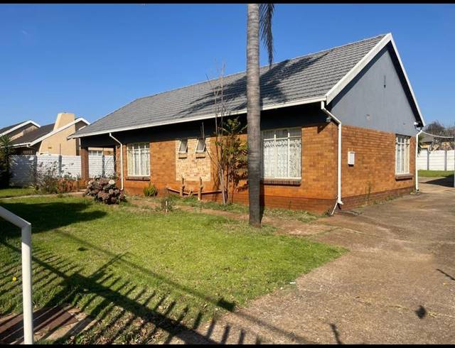 7 BEDROOM HOUSE FOR SALE IN RHODESFIELD